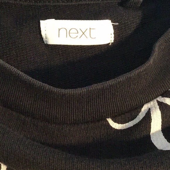 Black and white flower t-shirt. - Picture 3 of 3